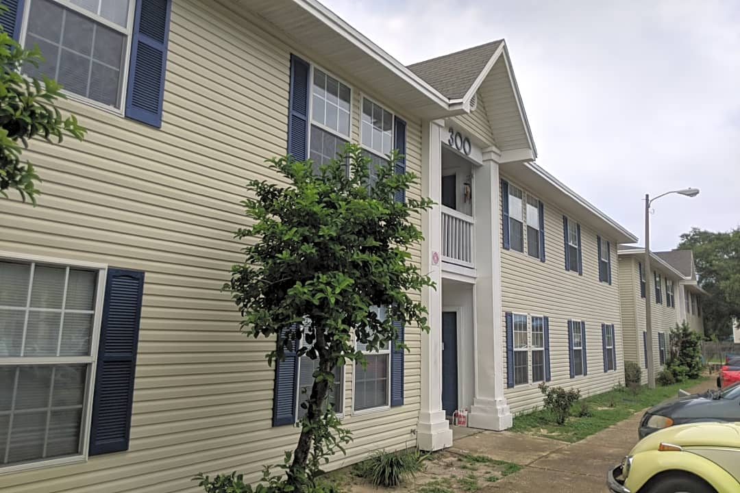 Redwood Apartments - 1620 27th St | Niceville, FL Apartments for Rent |  Rent.