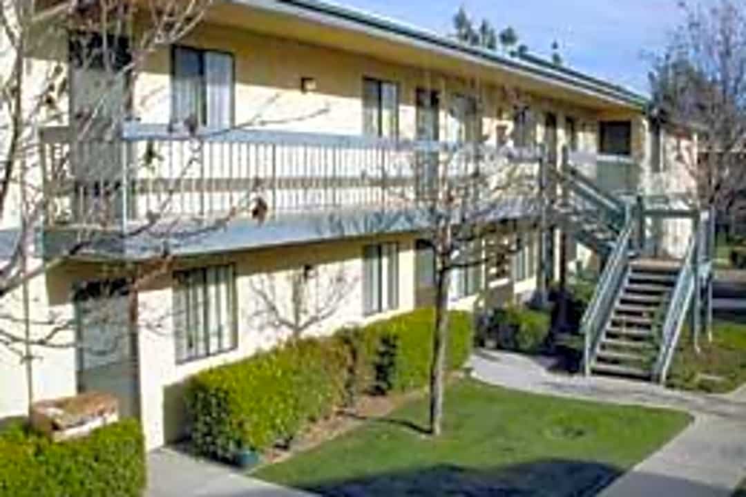 Whispering Fountains Riverside 4790 Jackson Street Riverside Ca Apartments For Rent Rent Com