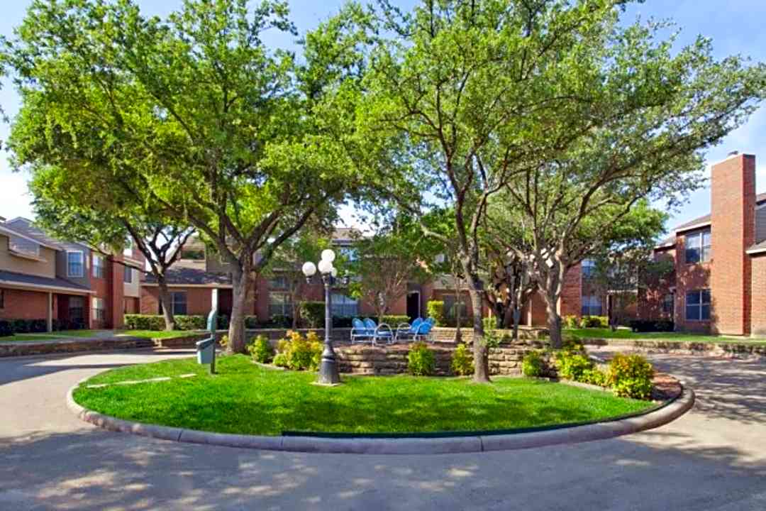 Amberly Village Townhomes 2735 N Garland Ave Garland Tx Apartments For Rent Rent Com