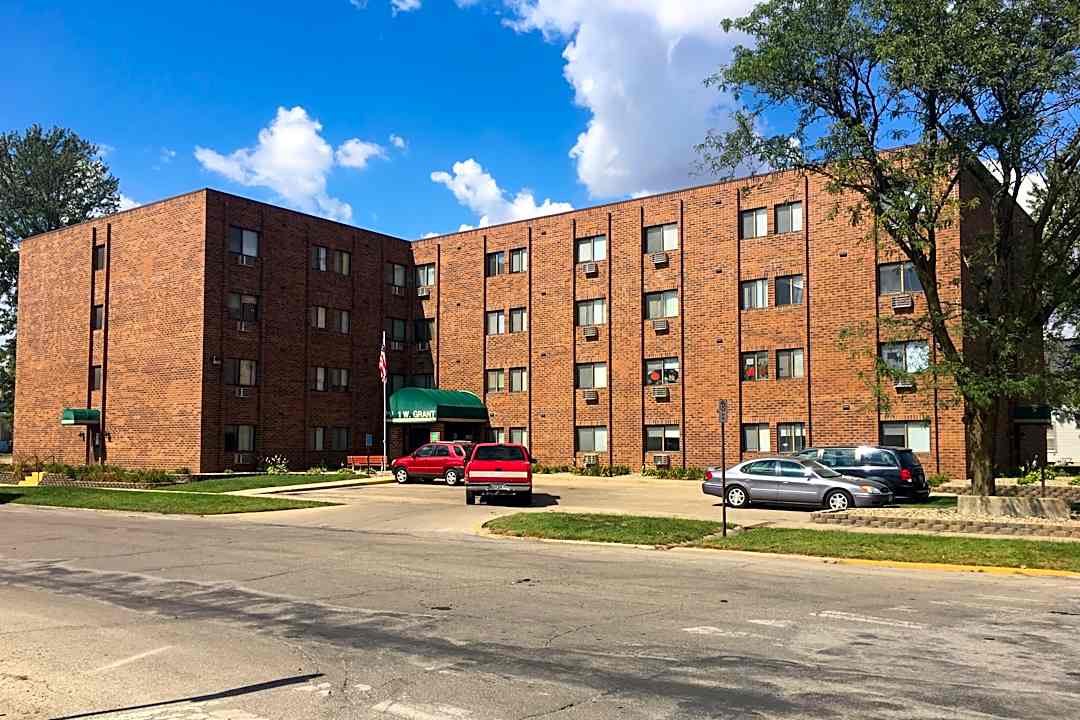 Grant Park Apartments - 1 W Grant St Marshalltown Ia Apartments For Rent Rentcom