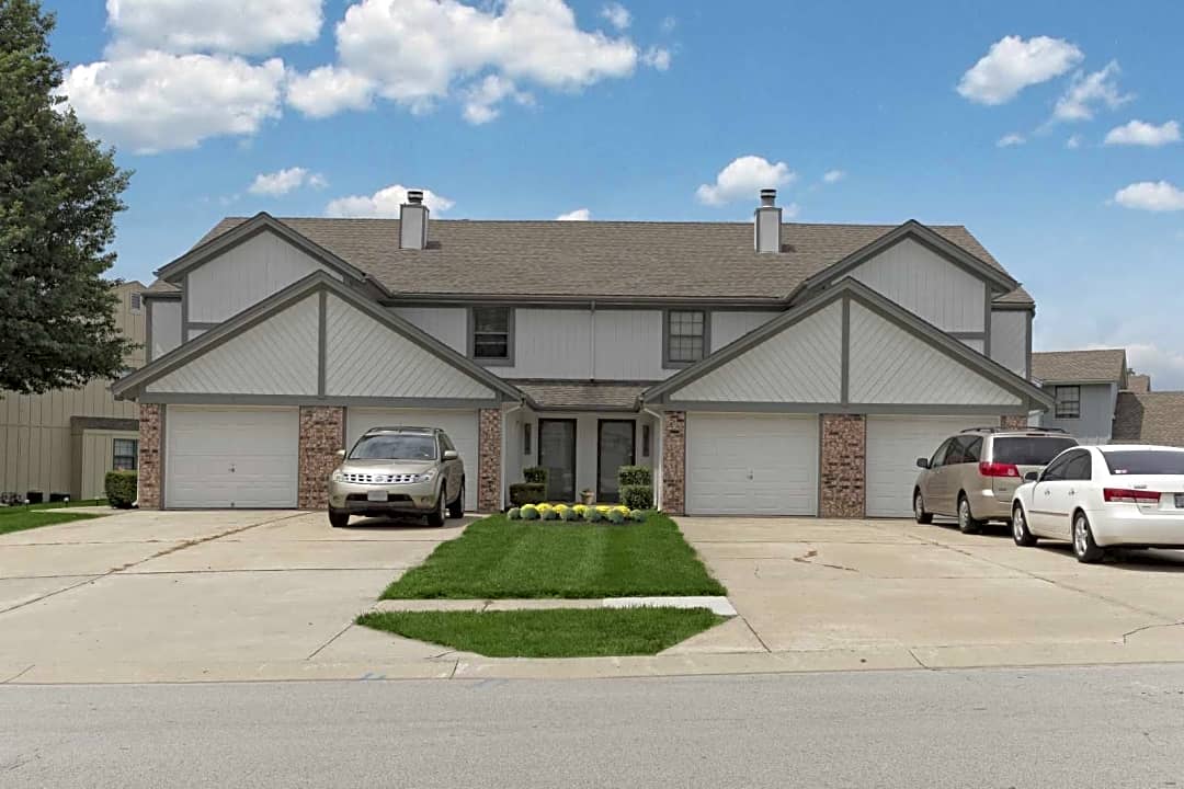 Chapel Oaks Townhomes - 3606 NE Independence Ave | Lees Summit, MO Townhomes  for Rent | Rent.