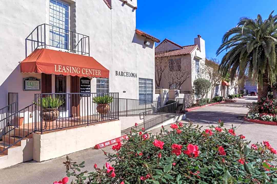 Barcelona Apartments 6434 Ella Lee Ln Houston Tx Apartments For Rent Rent Com