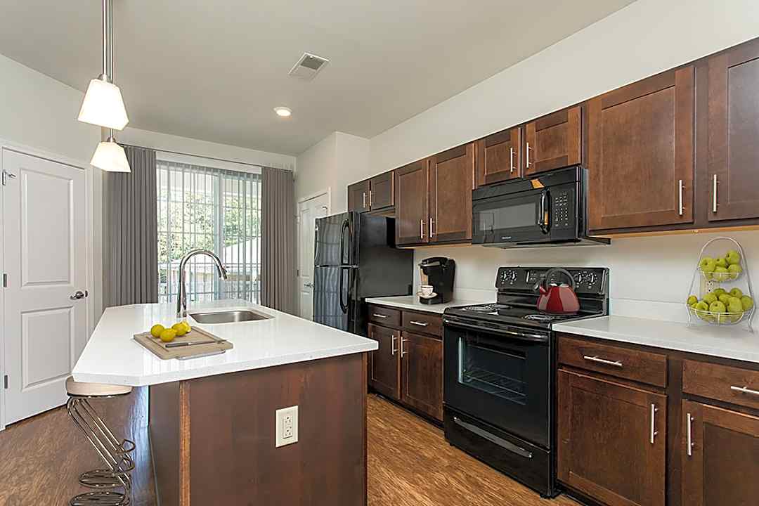 Green Lake Apartments 80 N Lake Dr Orchard Park Ny Apartments For Rent Rent Com