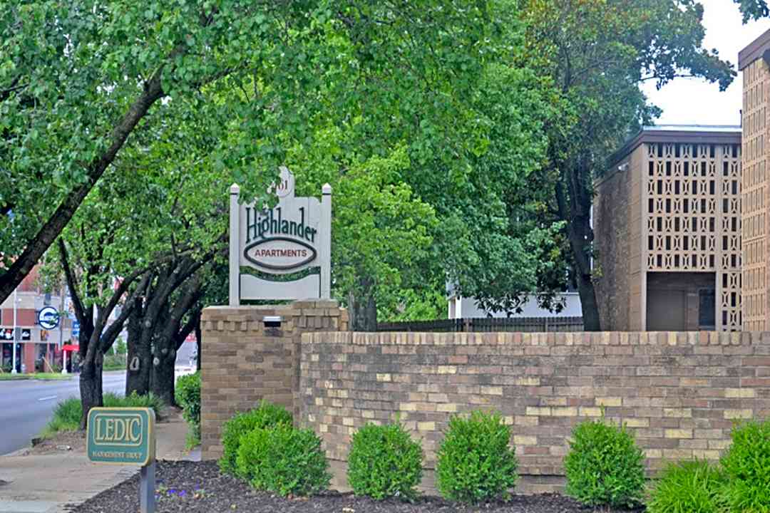 Highlander Properties 461 S Highland St Memphis Tn Apartments For Rent Rent Com