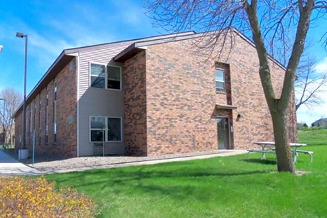 windsor greens 1425 prairie ave sw faribault mn apartments for rent rent com