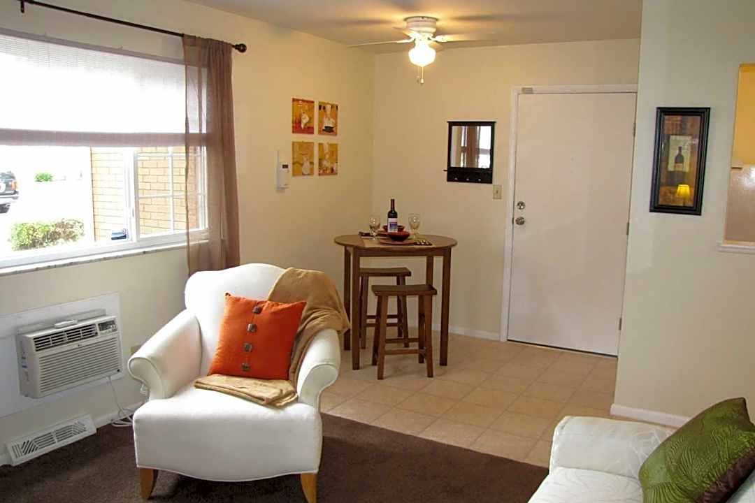 the new colonial village apartments 1256 rand ave columbus oh apartments for rent rent com
