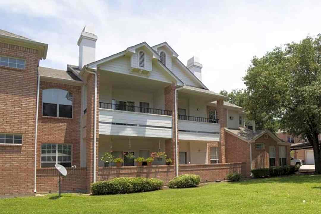 The Courts Of Bent Tree Townhomes 17251 Knoll Trail Dallas Tx Apartments For Rent Rent Com