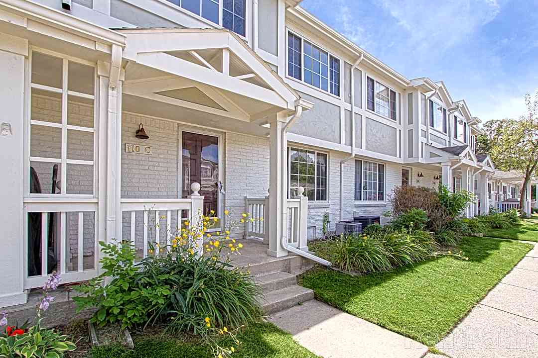 Beachwood Townhomes And Apartments 38001 Club House Ln Harrison Township Mi Apartments For Rent Rent Com