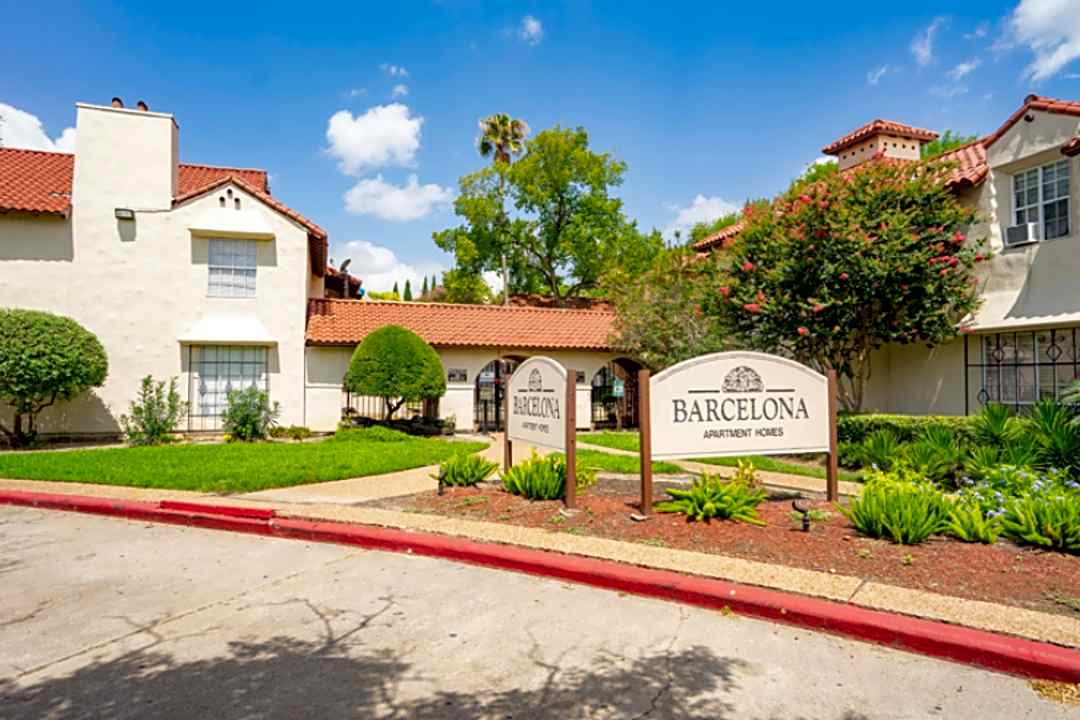 Barcelona Apartments 6434 Ella Lee Ln Houston Tx Apartments For Rent Rent Com