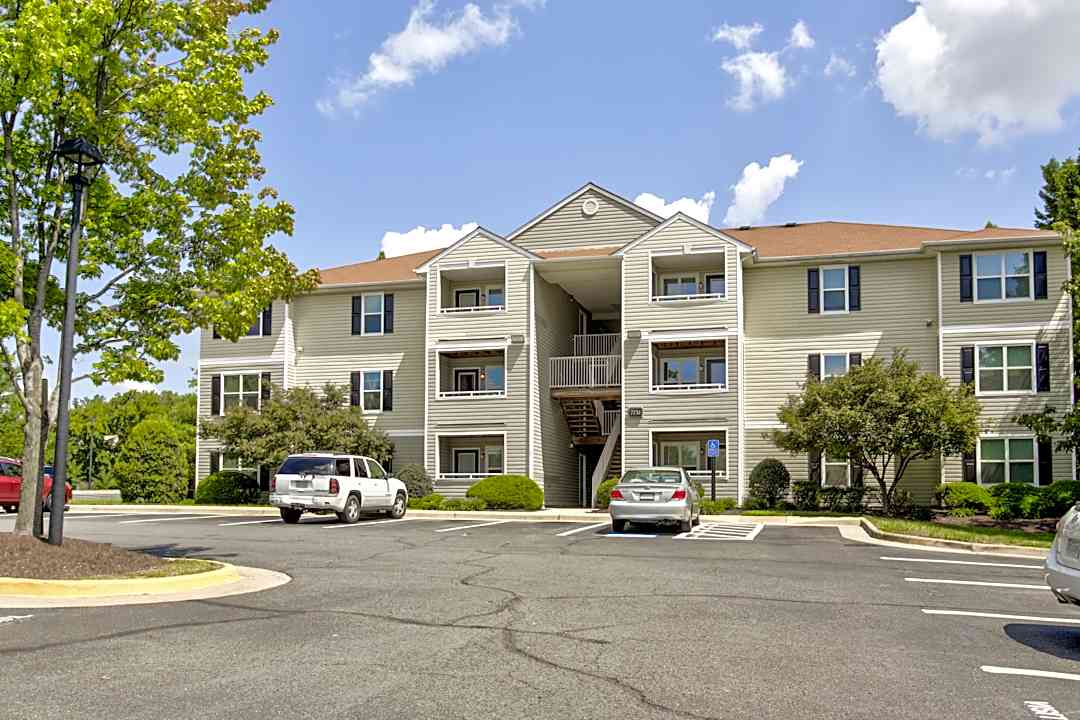 Woodburn Apartments 11200 Golden Leaf Cir Manassas Va Apartments For Rent Rent Com