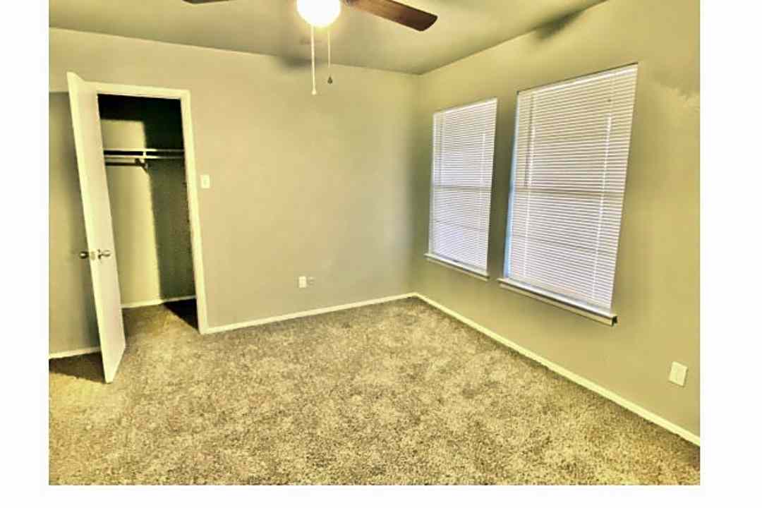 meadows apartments 1500 n bluegrove rd lancaster tx apartments for rent rent com