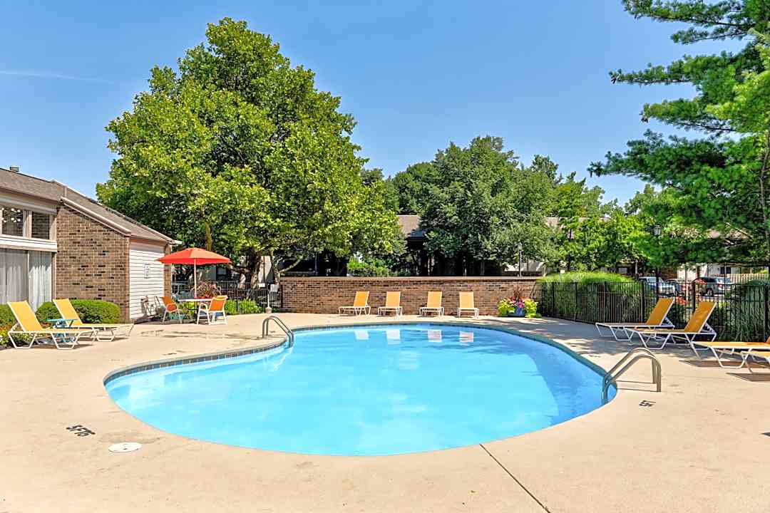 Barrington Square 2325 Marlborough Court Columbus Oh Apartments For Rent Rent Com