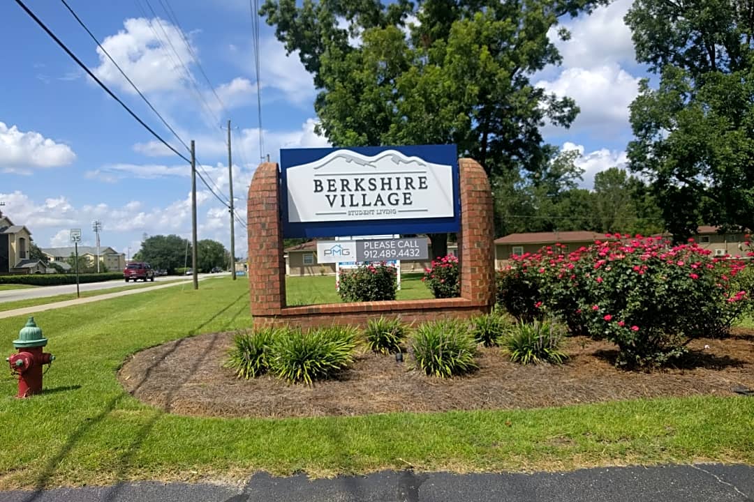 Berkshire Village Student Living 2 Lanier Dr Apt 1 Statesboro Ga Apartments For Rent Rent Com