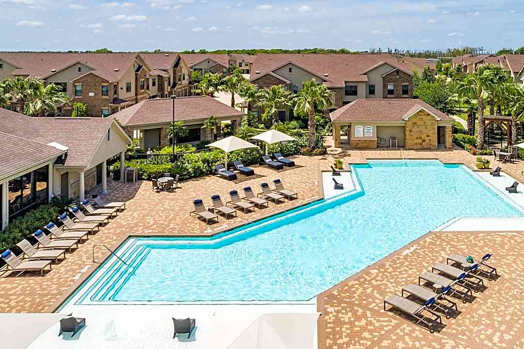 cortland sugar land 5200 point west cir richmond tx apartments for rent rent com