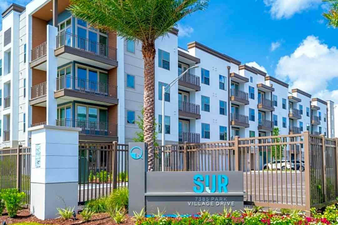 Sur At Southside Quarter 7385 Park Village Drive Jacksonville Fl Apartments For Rent Rent Com