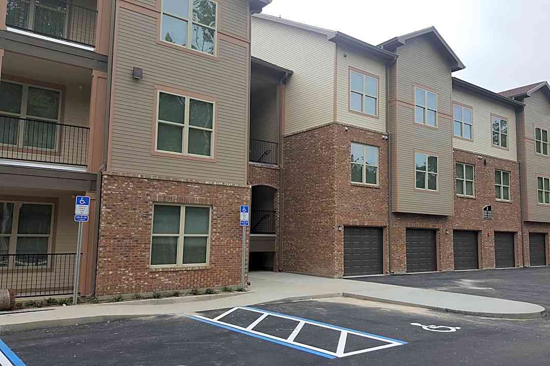 Apalachee Point Apartments 1405 Southwood Plantation Rd Tallahassee Fl Apartments For Rent Rent Com