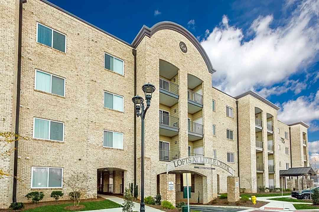 Lofts At Little Creek 1315 Creekshire Way Winston Salem Nc Apartments For Rent Rent Com
