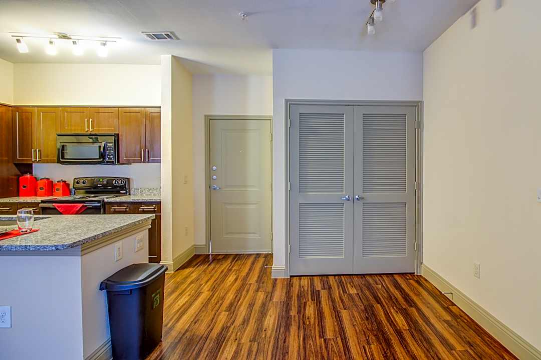 Amber Oaks 2685 Old Alvin Rd Pearland Tx Apartments For Rent Rent Com