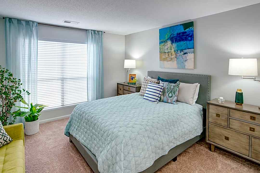 Alvista Durham 4800 University Dr Durham Nc Apartments For Rent Rent Com