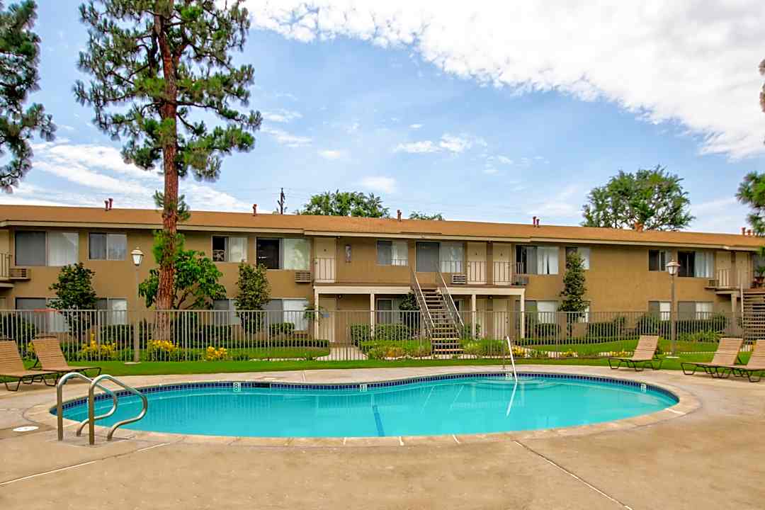 Balcom Park 110 S Balcom Ave Fullerton Ca Apartments For Rent Rent Com