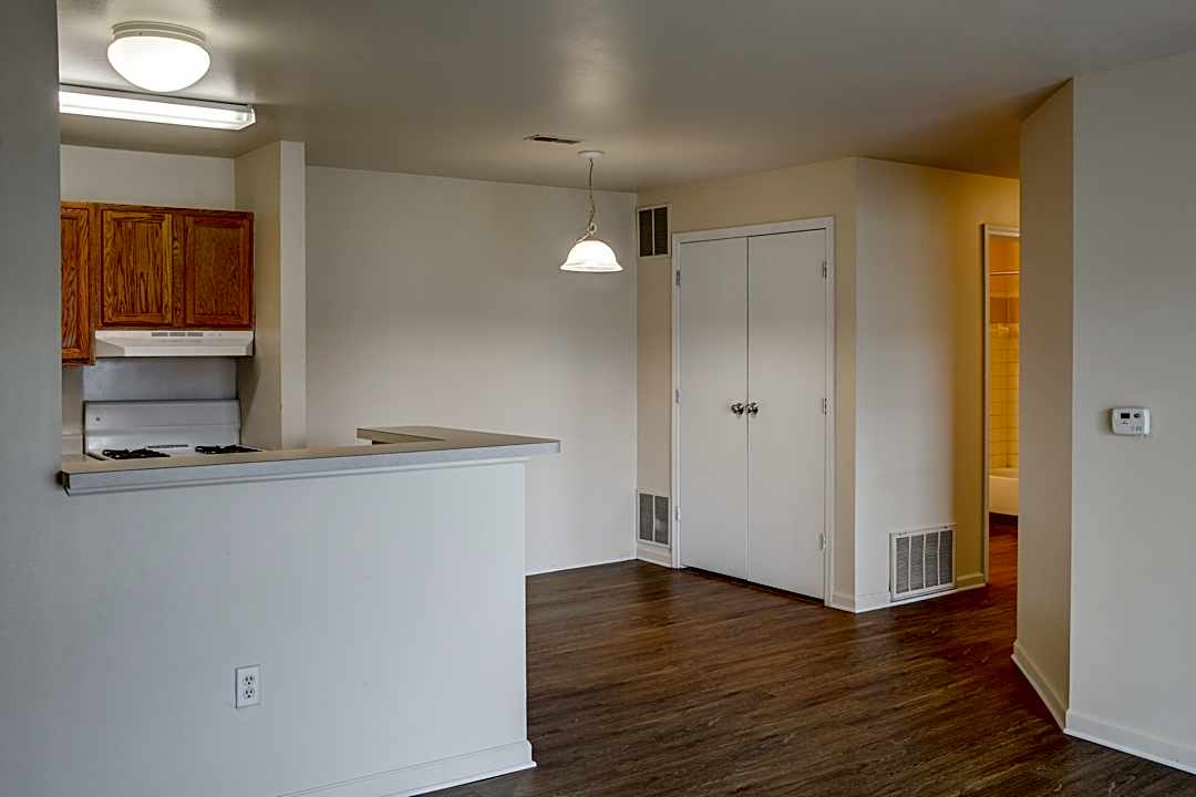 Mapleview 1180 Genel Court Saginaw Mi Apartments For Rent Rent Com