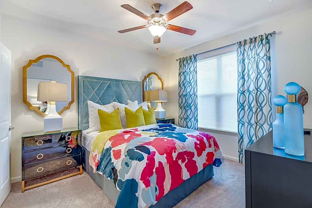 Apalachee Point Apartments 1405 Southwood Plantation Rd Tallahassee Fl Apartments For Rent Rent Com