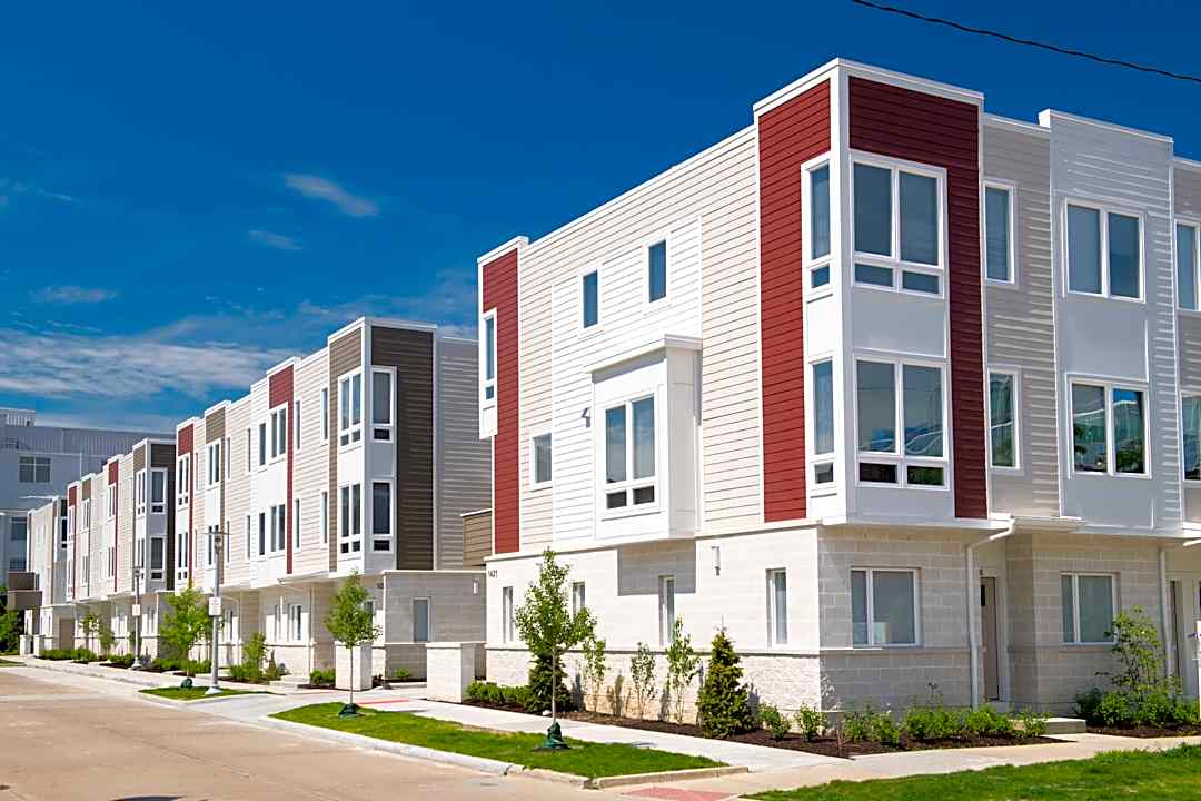 The Milton Apartments 1533 Superior Avenue Cleveland Oh Townhomes For Rent Rent Com