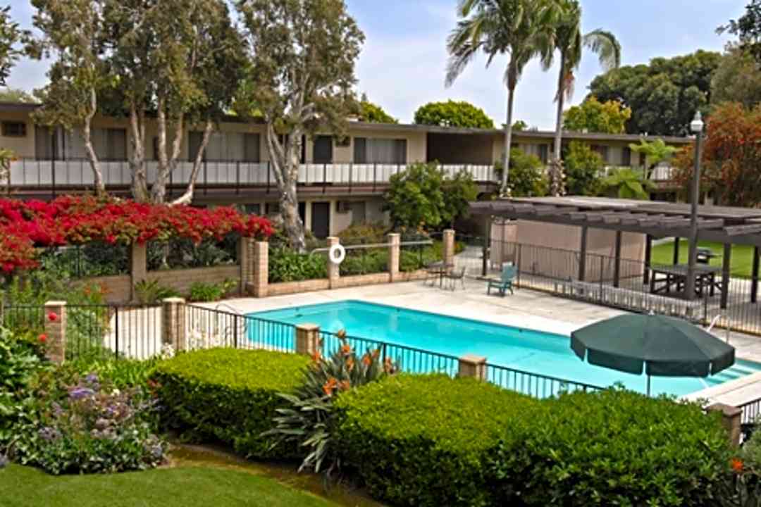 Rancho Monterey Apartments 13212 Magnolia St Garden Grove Ca Apartments For Rent Rent Com