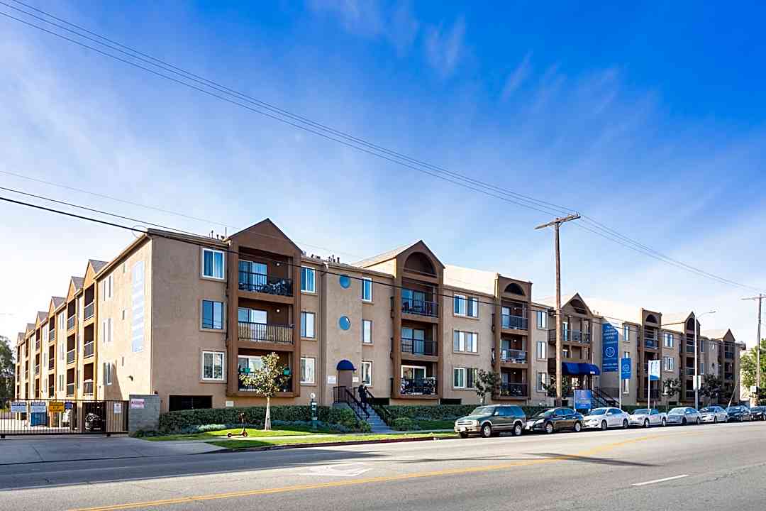 Lassen Village 17730 Lassen St Northridge Ca Apartments For Rent Rent Com