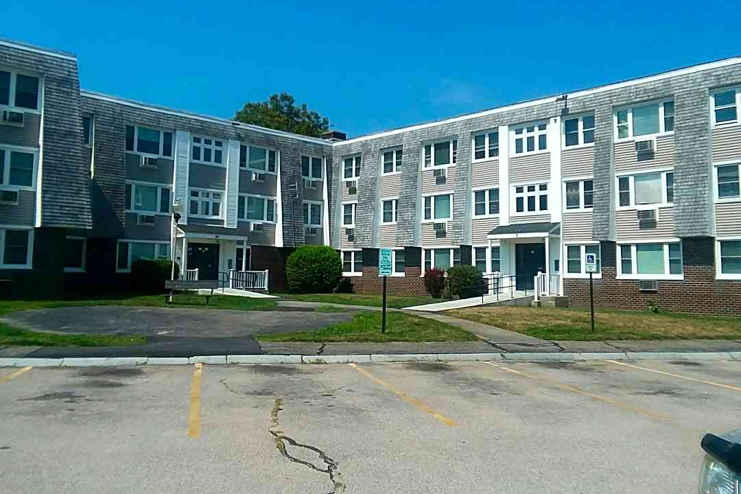Bayside Village Apartments 143 3rd St Newport Ri Apartments For Rent Rent Com
