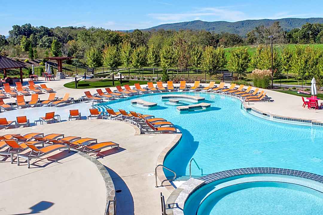 blacksburg country club pool