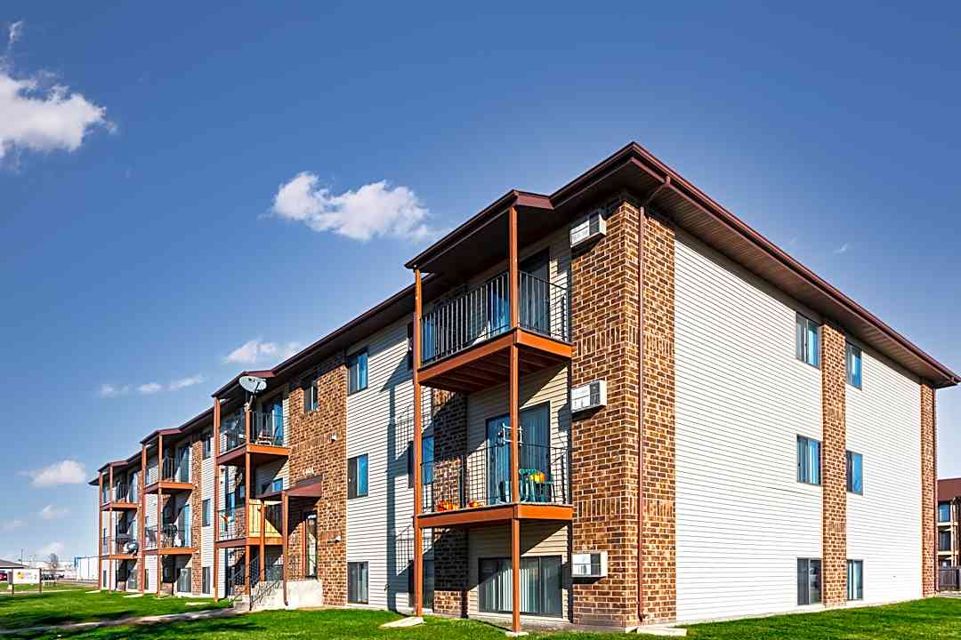 university square apartments fargo