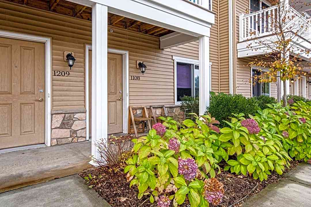 Akabe Village 1100 2215 Lavender Circle Howell Nj Apartments For Rent Rent Com