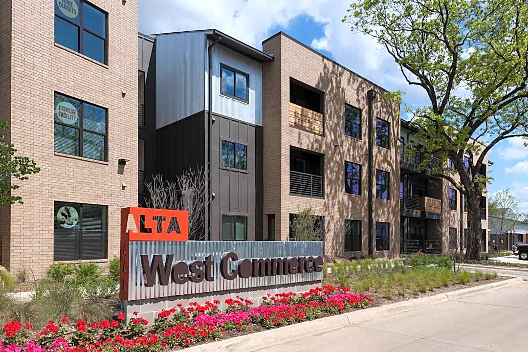 Pike West Commerce 444 West Commerce St Dallas Tx Apartments For Rent Rent Com