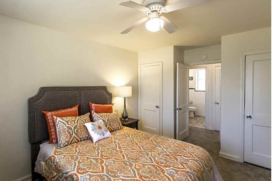 Evergreen Apartments At New Castle Crossing 1627 New Jersey Ave New Castle De Apartments For Rent Rent Com