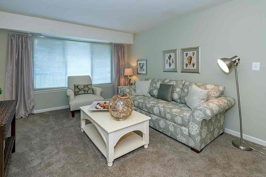 Battery Heights 8479 Metcalf Blvd Manassas Va Apartments For Rent Rent Com