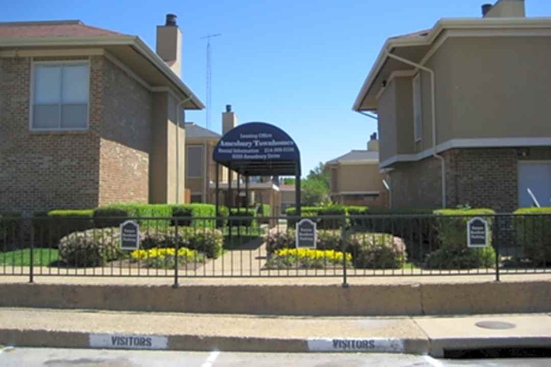 Amesbury Townhomes Apartments 5020 Amesbury Dr Dallas Tx Apartments For Rent Rent Com