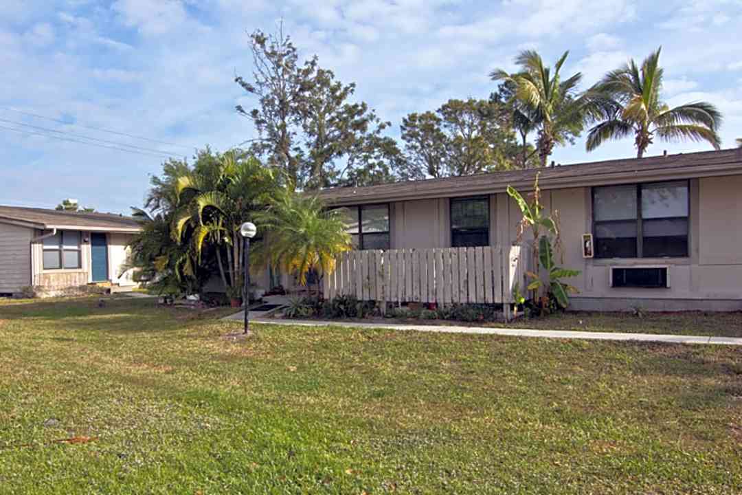 Astorwood Apartments 1228 Se Astorwood Pl Stuart Fl Apartments For Rent Rent Com