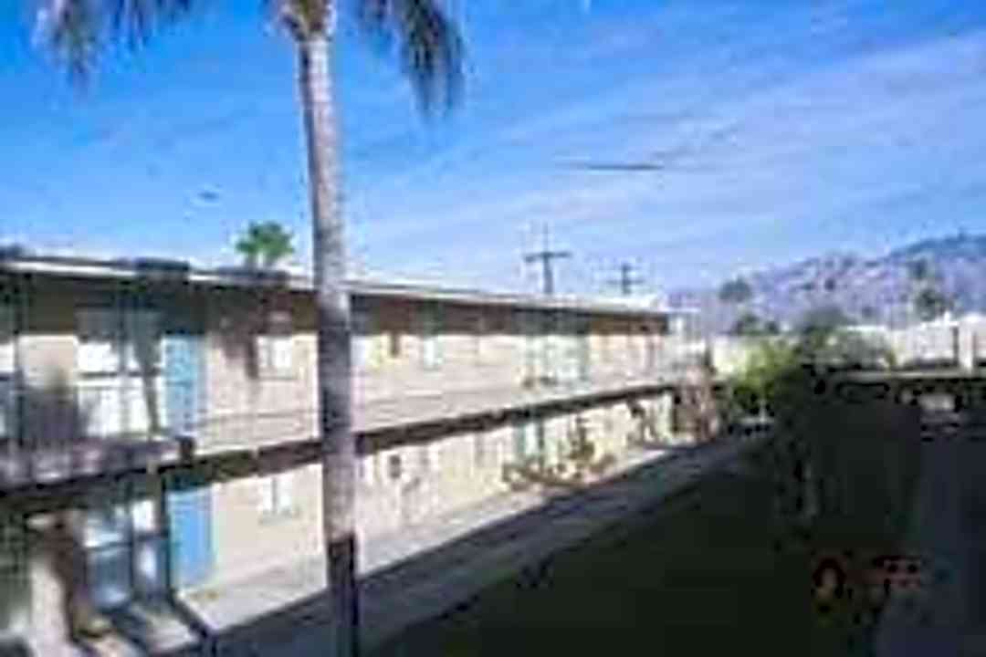 royal palms apartments las vegas