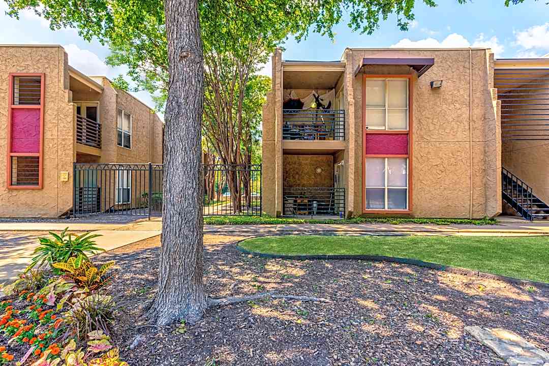 Upper E Pink Adobe 5635 Gaston Ave Dallas Tx Apartments For Rent Rent Com