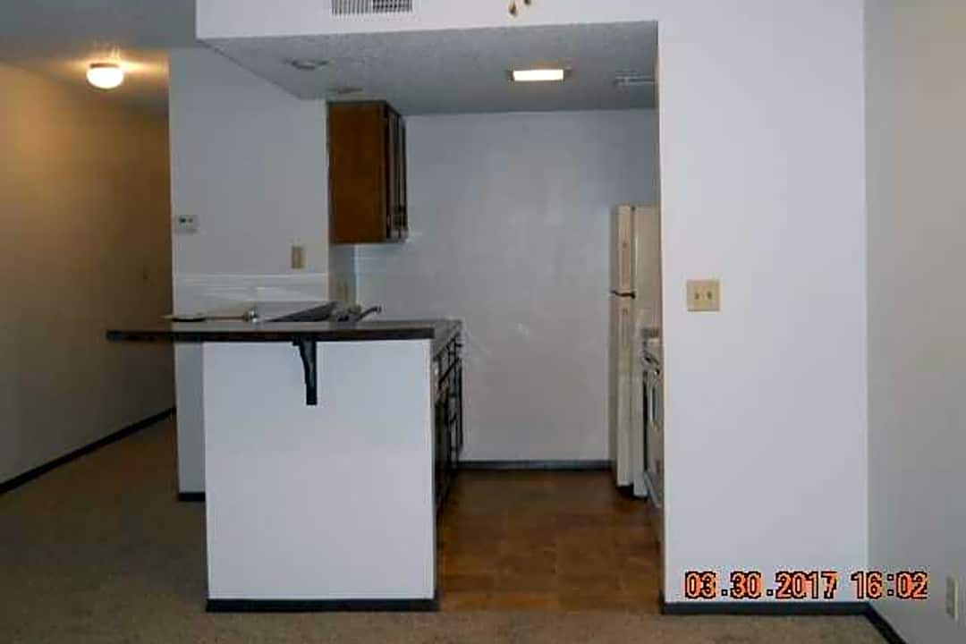 Midtown Place Apartments 900 N Waco Avenue Wichita Ks Apartments For Rent Rent Com