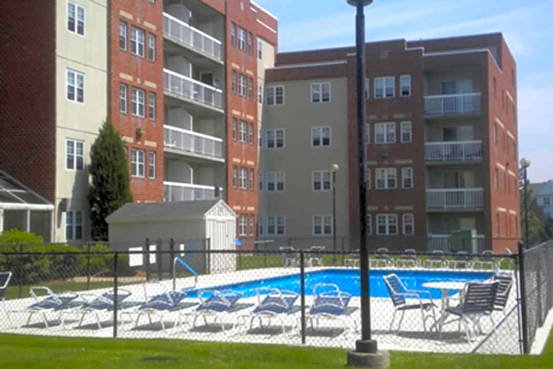 Anchors Weigh Apartments 300 Commandant S Way Chelsea Ma Apartments For Rent Rent Com