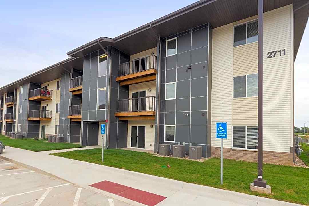 legacy landing 2701 cedar st norwalk ia apartments for rent rent com
