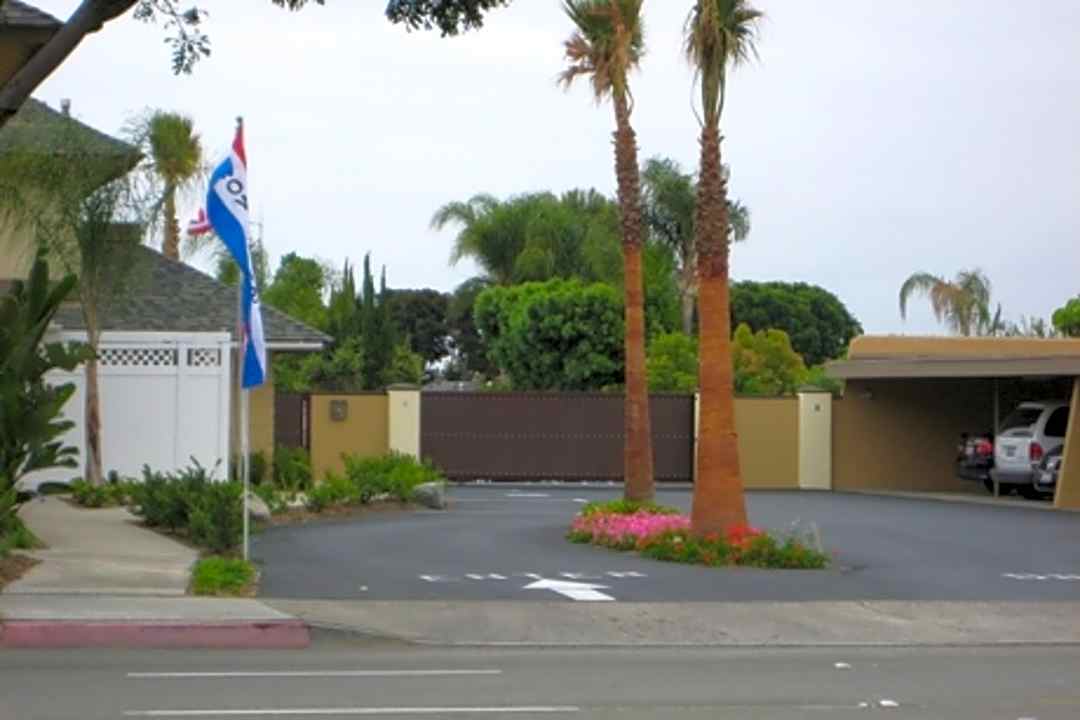 Avalon Apartments 14382 Red Hill Ave Tustin Ca Townhomes For Rent Rent Com