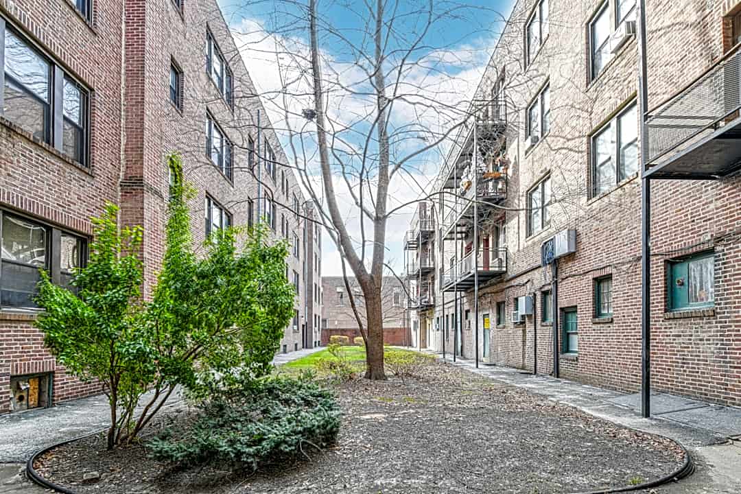 Minerva Court 130 Garrett Rd Upper Darby Pa Apartments For Rent Rent Com