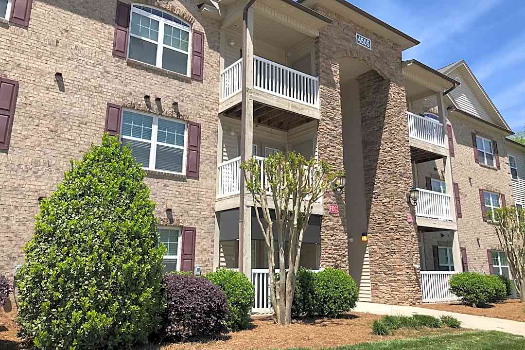 76 Cozy Apartments on battleground rd greensboro nc in New York