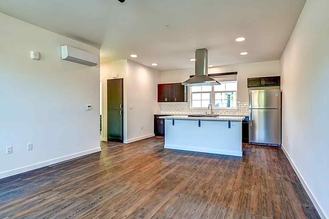 Angelino Luxury Apartment Homes 945 48th St Sacramento Ca Apartments For Rent Rent Com