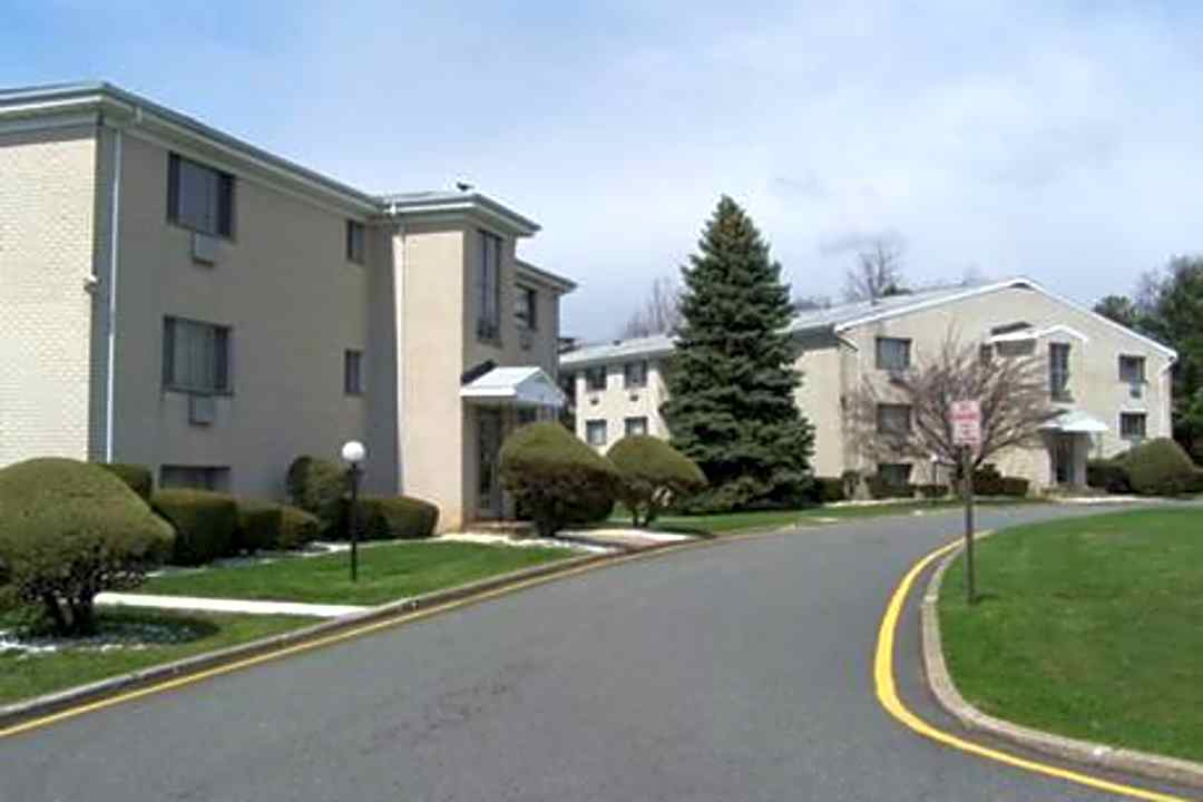 Baldwin Manor Apartments 200 Baldwin Rd Parsippany Nj Apartments For Rent Rent Com