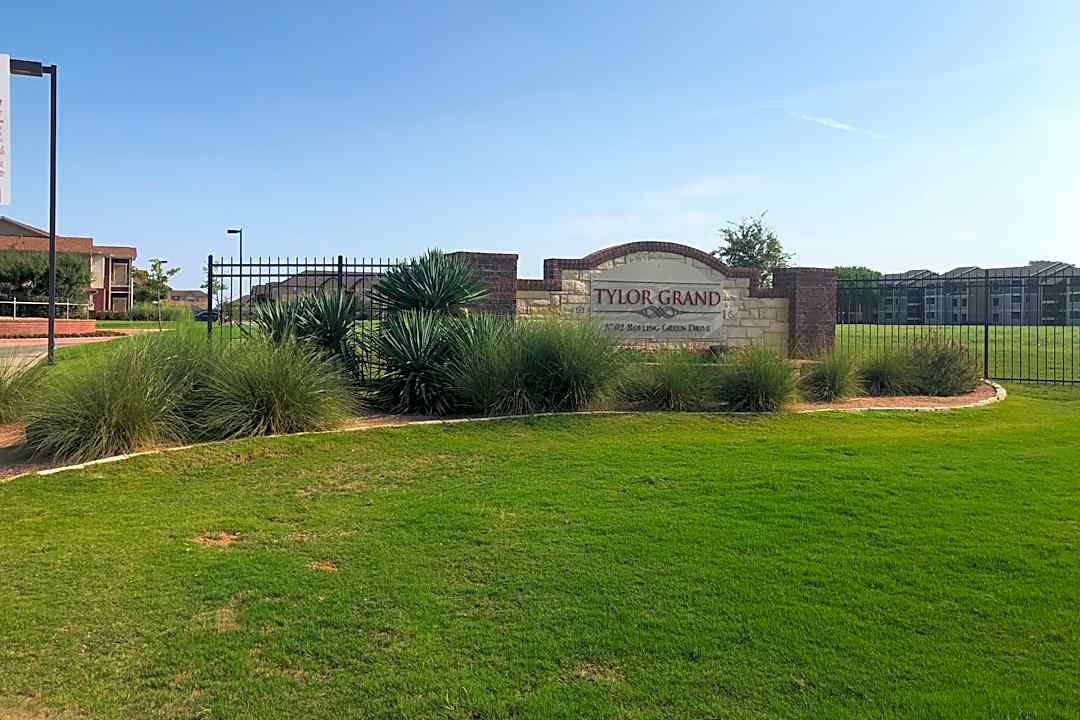 tylor grand apartments 3702 rolling green dr abilene tx apartments for rent rent com