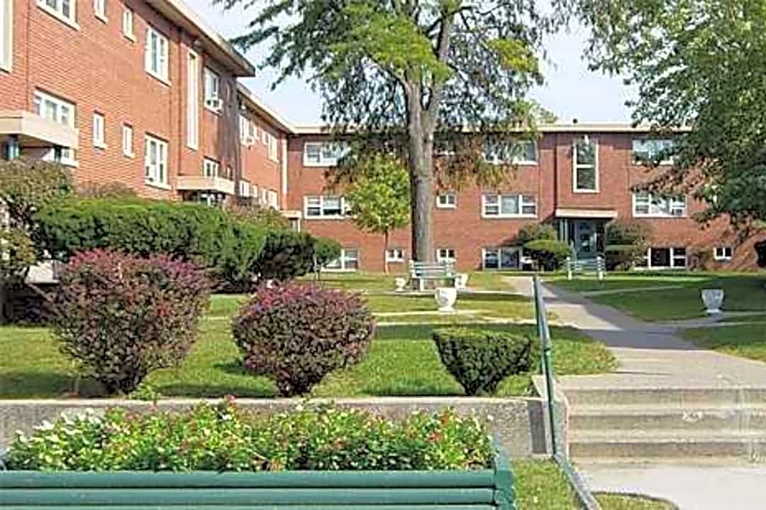 Saxony Court Apartments - 49 S Audubon Rd Indianapolis In Apartments For Rent Rentcom